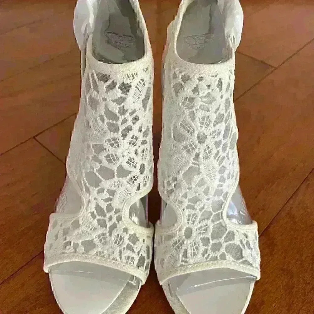 Fergalicious Maddox 3 Peep Toe Block Heels Maddox 3 Cream SIZE 6 (BRAND NEW) - Picture 12 of 16